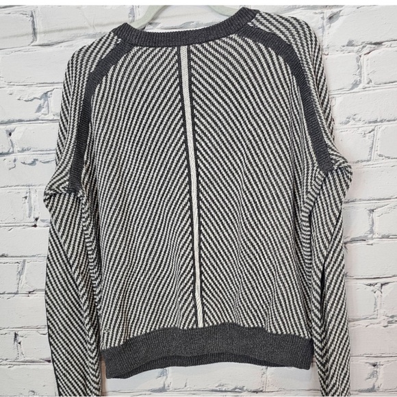 Lululemon Devi Crew in Heathered Grey - Picture 5 of 5